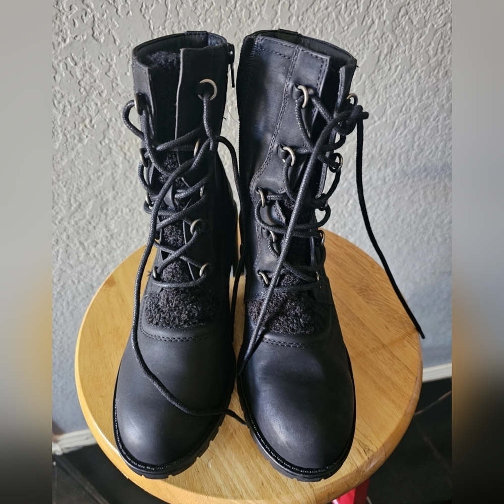 Women's Baretraps Hande Booys. Lace Up Black. NIB.size 8